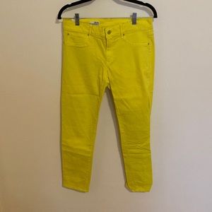 Bright yellow Gap legging jean/skinny Jean (size 28/6r)